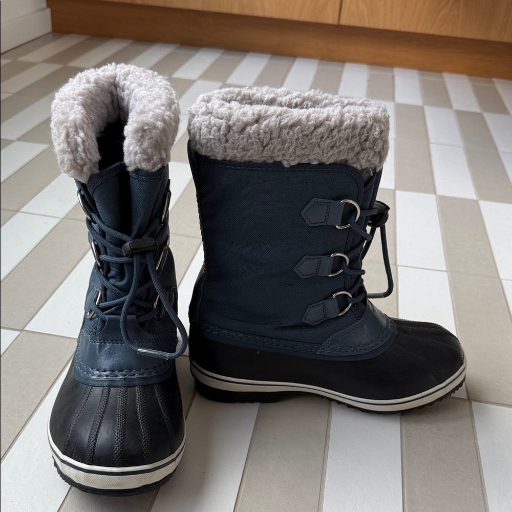 Sorel kids boys or girls winter boots size 4 Yoot Pac - Picture 2 of 8